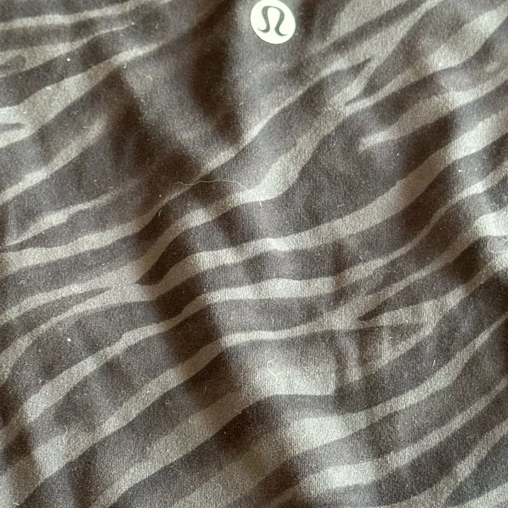Lululemon Align Short Sleeve Animal Print Top Black and Gray 6